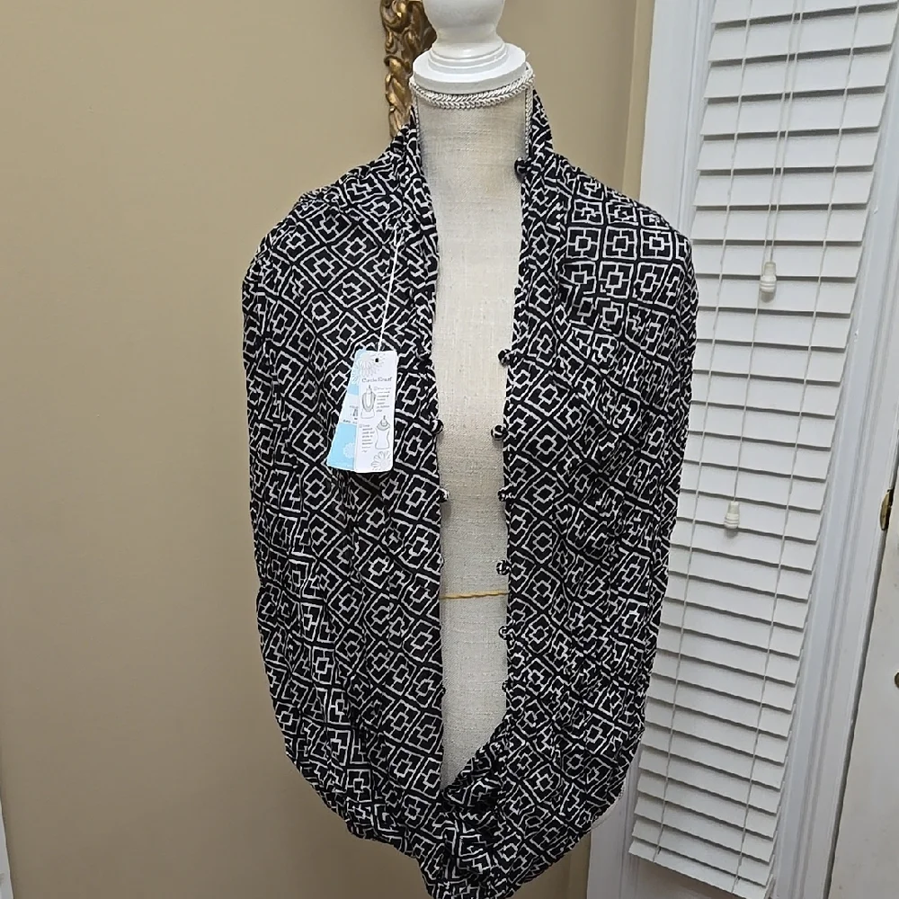 Mud Pie Bag Lady Black White Geometric Patterned Circle Scarf Button trim NEW…